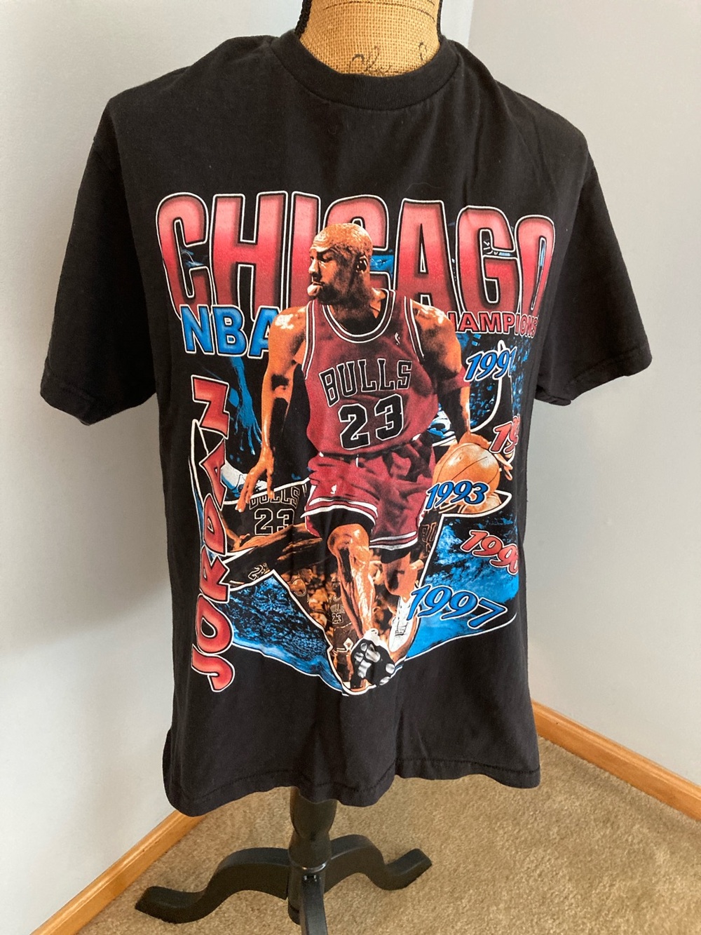 NWOT Chicago Bulls Graphic Black Tee Shirt - Vintage NBA Design Men Size L